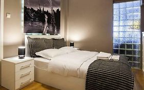 Private Villa Room Near Airport